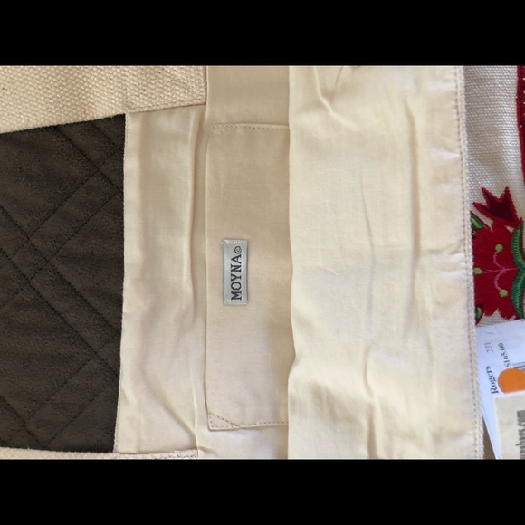 🌺 NWT! Moyna Cream Embroidered Tote - Picture 4 of 6